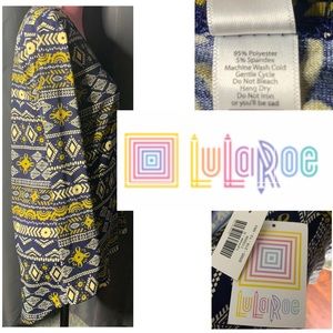 💚💙LULAROE -Lynnae Top Aztec Blue Size Small💚💙